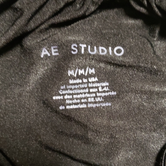 American Eagle Studio crop top - Picture 2 of 2